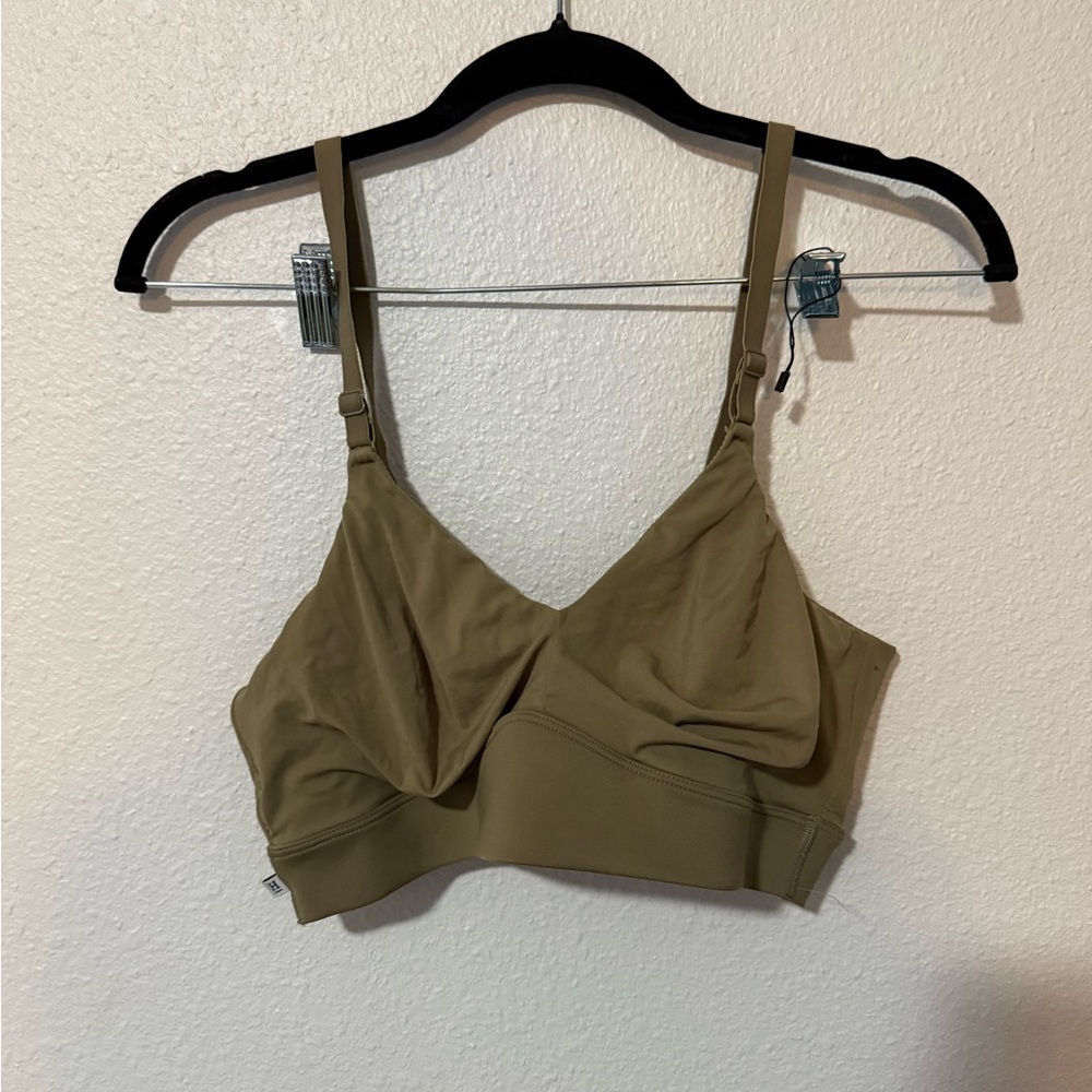 Wireless Olive Green Sports Bra with Adjustable Straps